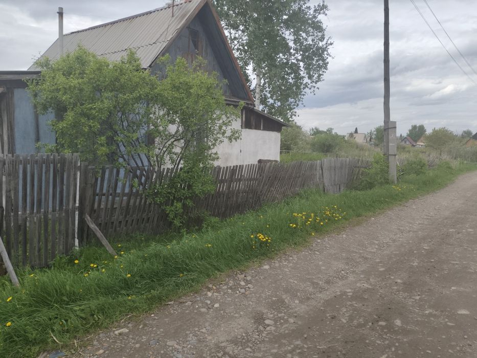 Срочно продам дачу с участком 10 соток.