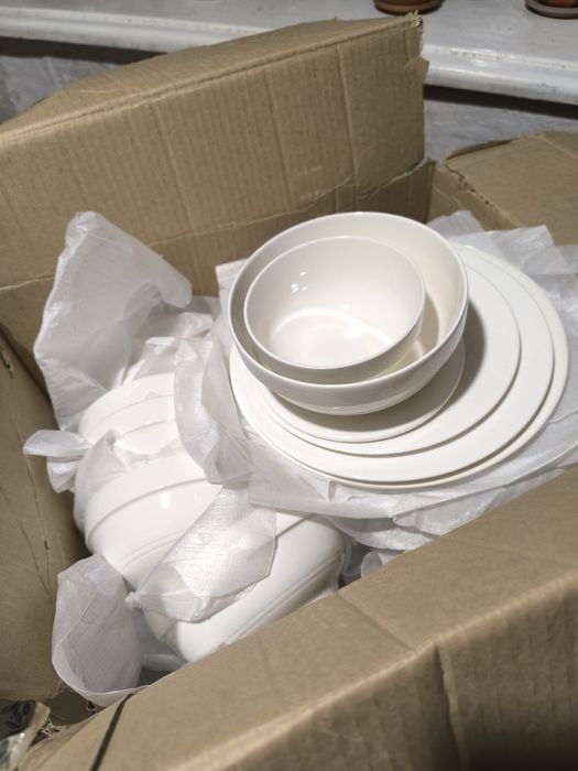 Продам новый набор сервиз посуды!