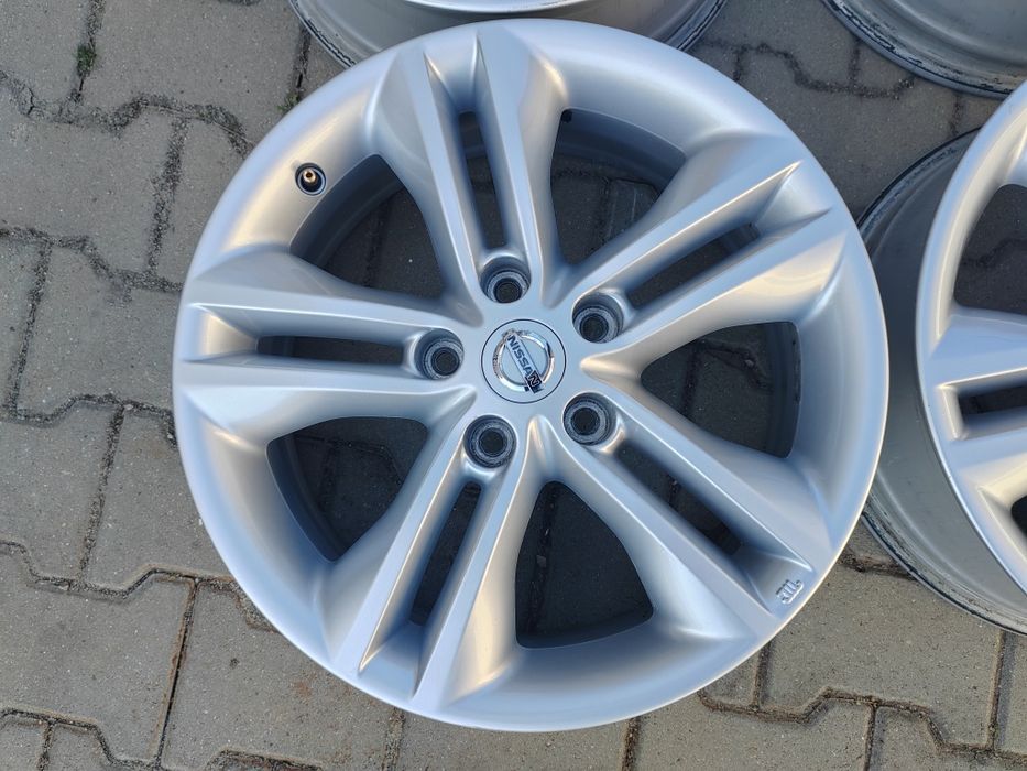Jante R17 5x114,3 Nissan Qashqai Juke Qashqai +2 Leaf Dacia Duster Bigster 

Specificații tehnice :
Prindere: 5x114,3 
Latime: 6,5 J 
Offset (ET): 40