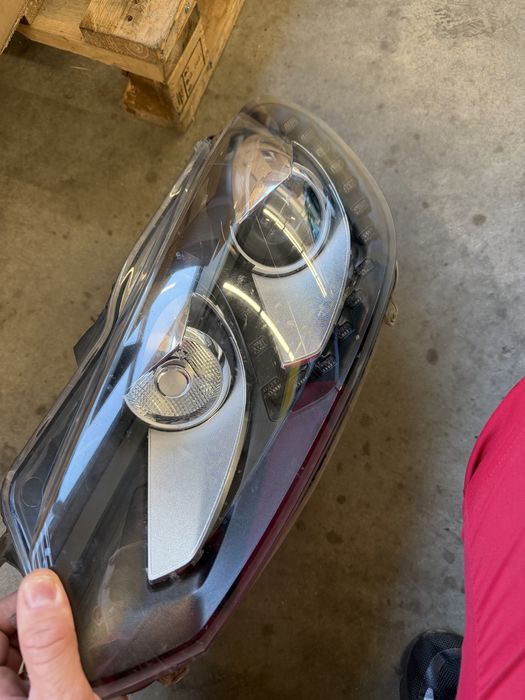 Far HELLA Xenon GOLF 6 -  doua prinderi lipsa