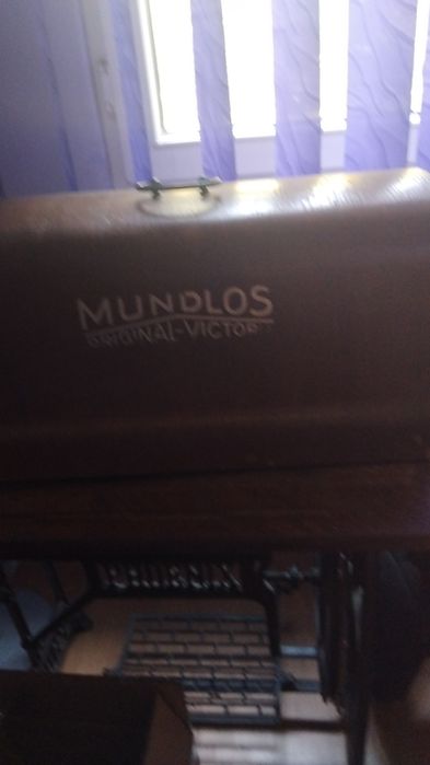 Vând mașină de cusut