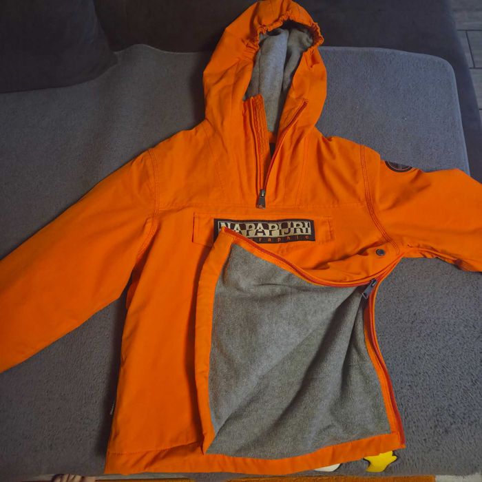 Яке Napapijri зимно обличано веднъж