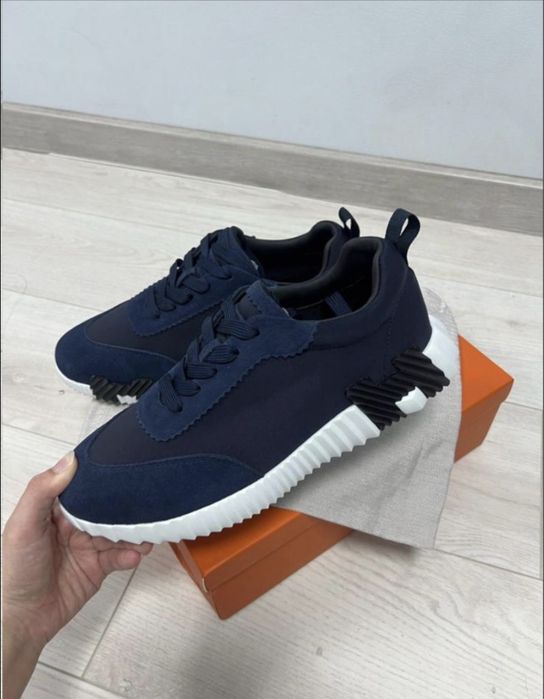 Продам новые кроссовки Hermes 42 размер.