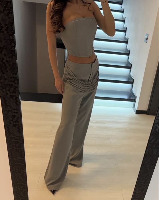 Compleu alcatuit din top si pantaloni