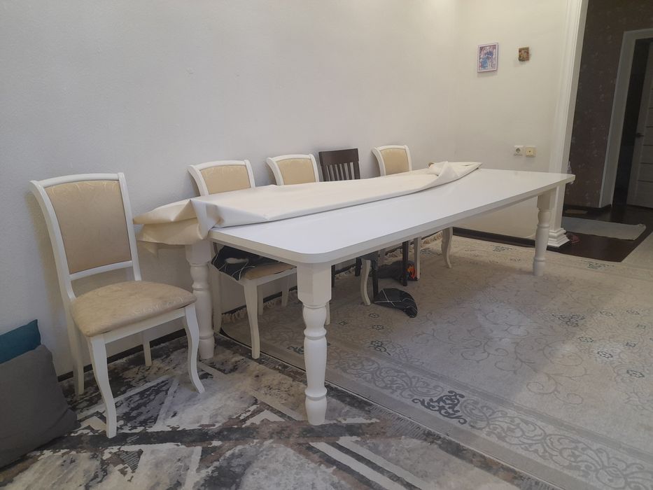 Продаётся  стол гостиной