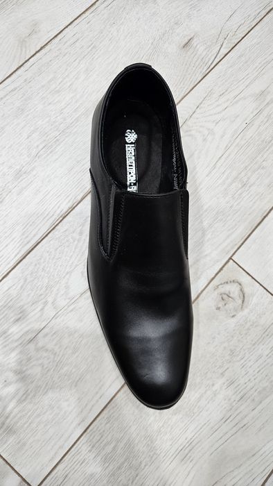 Новые кожаные туфли 42