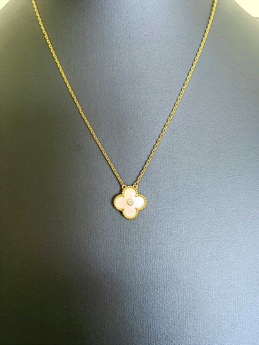 Златно дамско колие с бяла детелина от седеф, Van Cleef & Arpels VCA