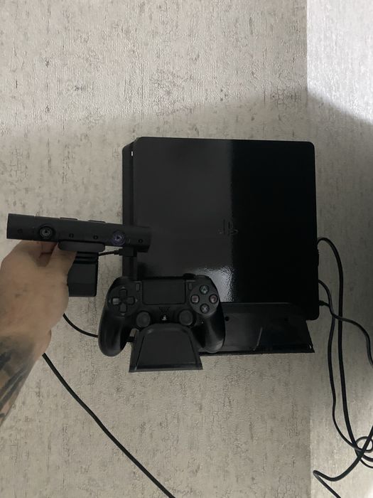Продам PlayStation 4  1 TB
