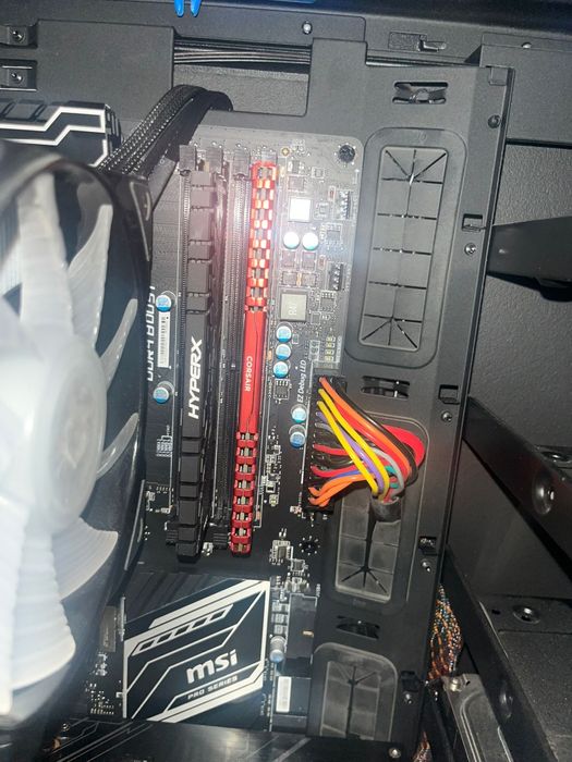 Calculator gaming cu Windows 10 Pro cu licenta