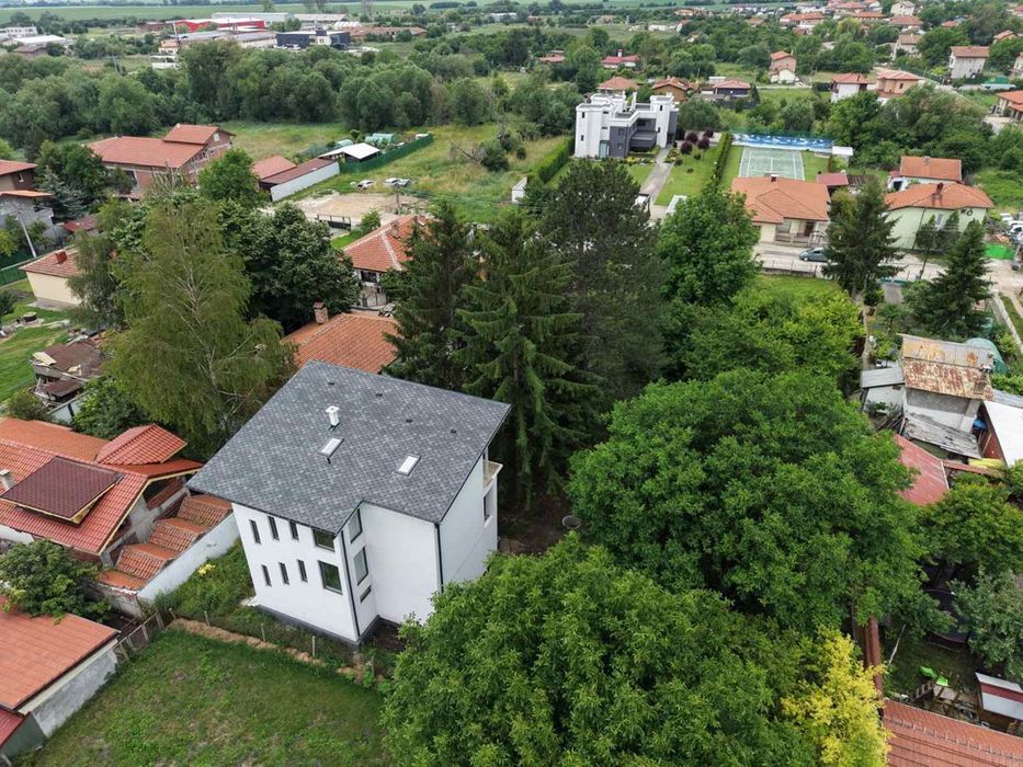 3-етажна КЪЩА в с. Пролеша