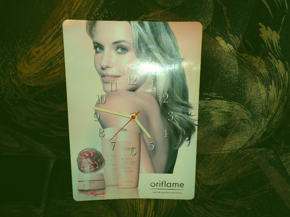 Стенен часовник + подарък