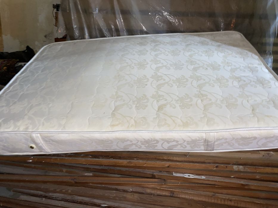 Матрас в отдичном состоянии , ортопедический . 180 на 120 размер