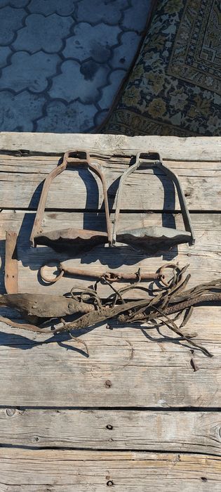 Продам стремя, уздечку