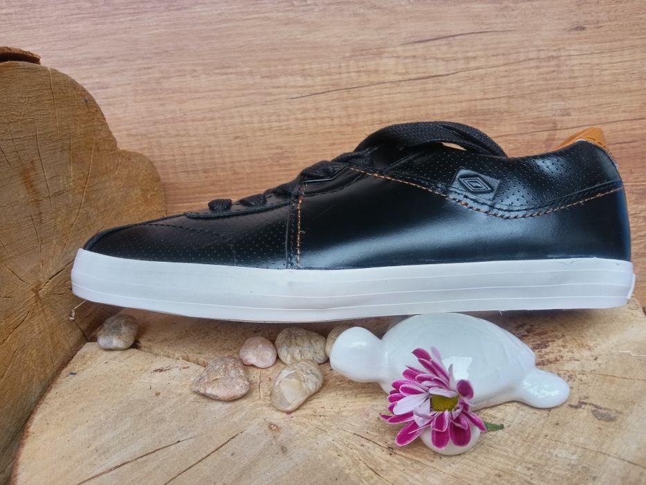 Насладете се на ежедневието и спорт с мъжки маратонки Sondico.