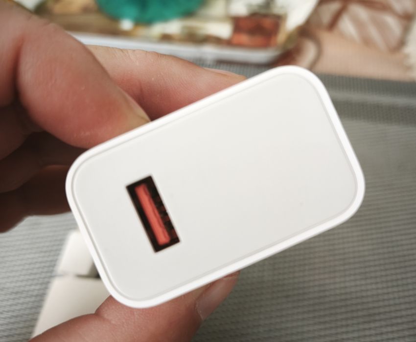 Vând adaptor original Xiaomi nou..