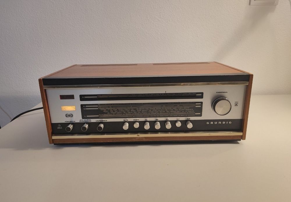 Radio Grundig Stereomeister 155 an 1967 cu amplificare mufa DIN si doua iesiri pentru boxe