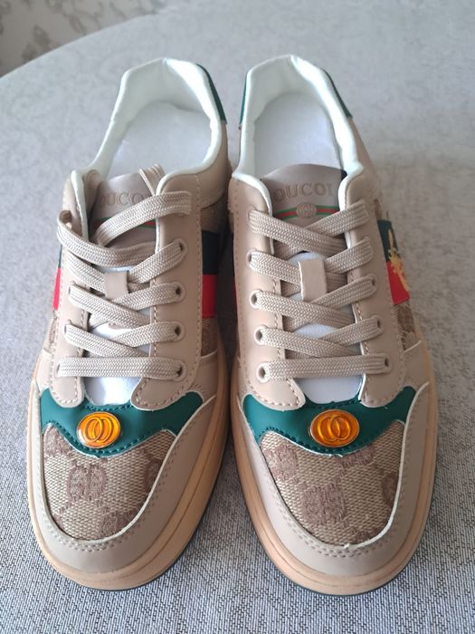 Кроссовки новые  ко