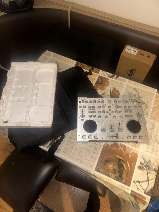 Consola DJ Hercules RMX