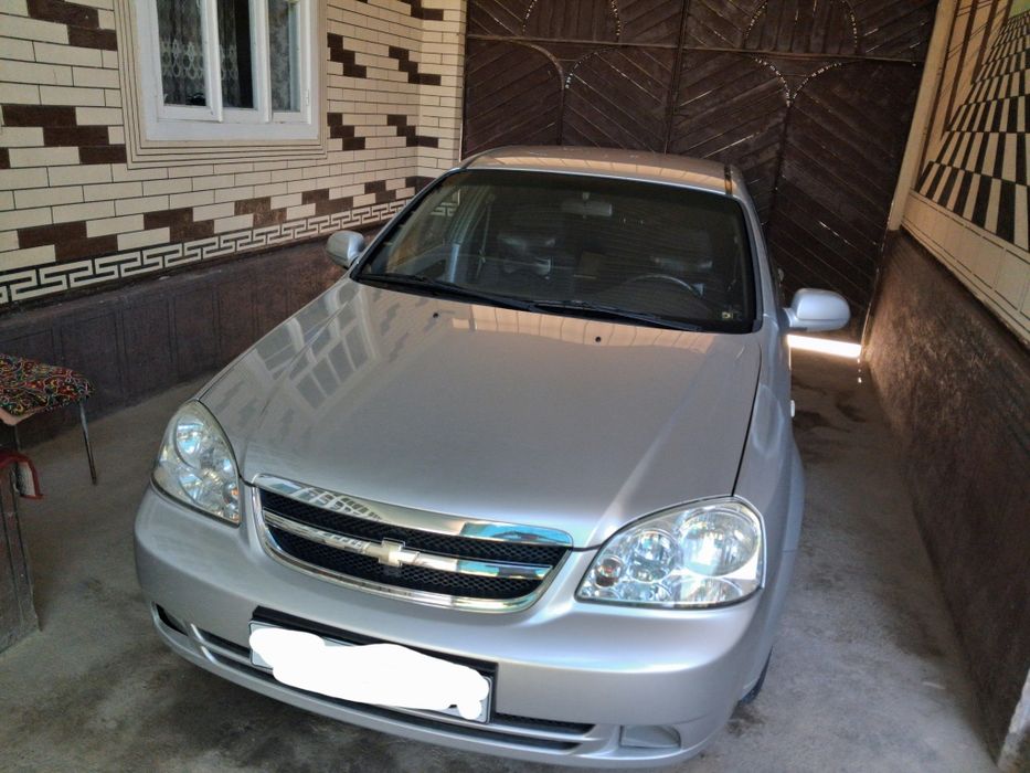 Lasetti 1.8 sotiladi