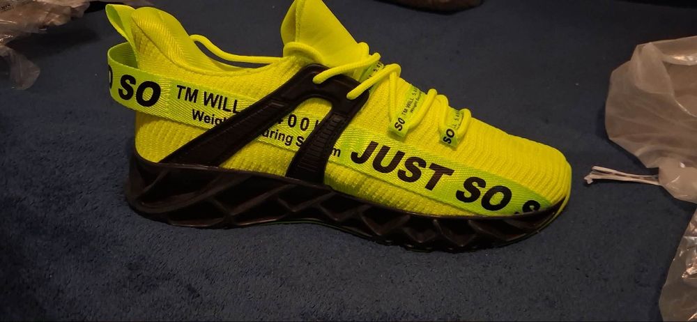 Чисто нови маратонки