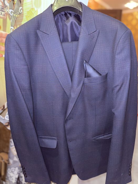 Продается мужские костюмы