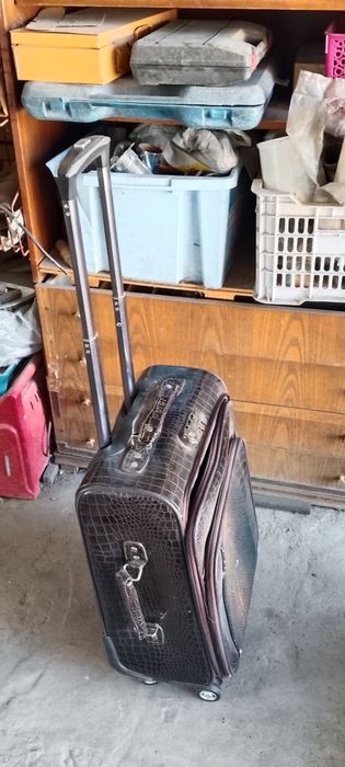 Чемодан продам бу
