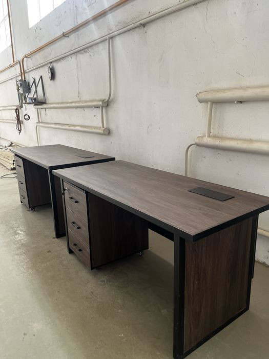 Стол офисный с тумбой