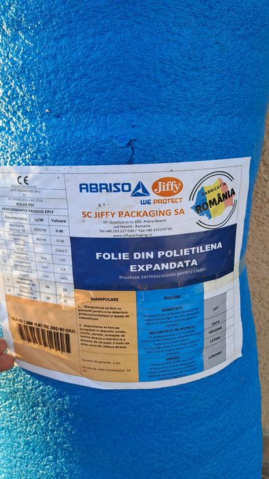 Parchet (un pachet) si o rola de polietilena expandata termoizolanta