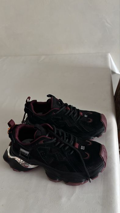 новые кроссовки баленсиага