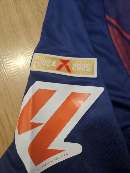 Tricou FC Barcelona folosit in el clasico  cu #4 araujo, rar