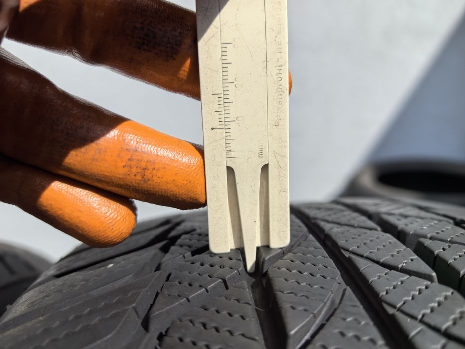 225/55/17 Бриджстоун ДОТ 2018 г - Рън Флат / като нови