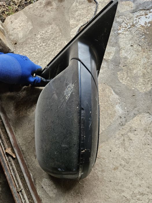 Дясно огледяло зо Audi q5 2011god