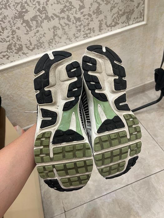 Кроссовки Nike Vomero 5