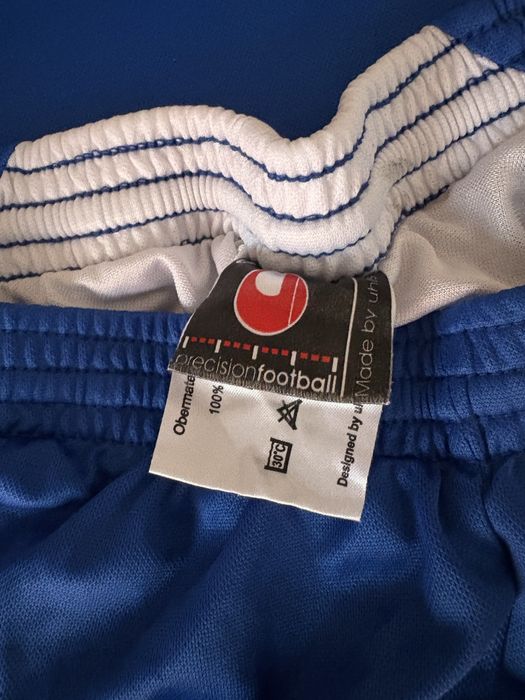 Екип на Левски Uhlsport