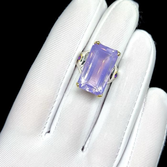 Роскошный багет. Кольцо с натуральным Лавандовым кварцем