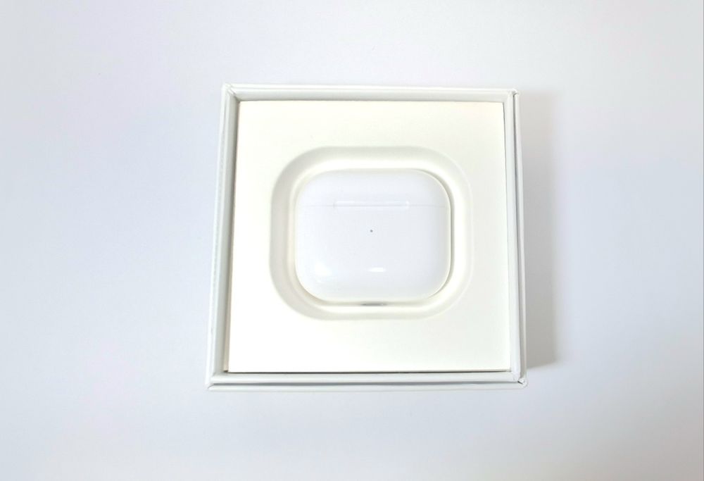 Air Pods 3 cu încărcare Mag safe