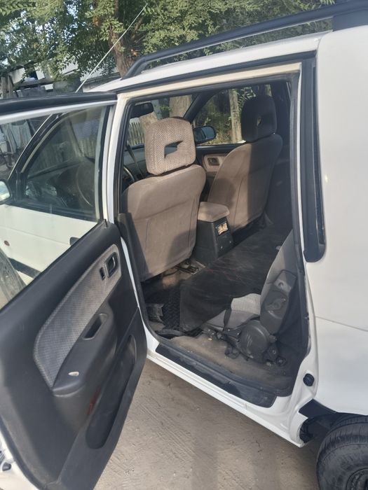 Митсубиси спейсвагон.