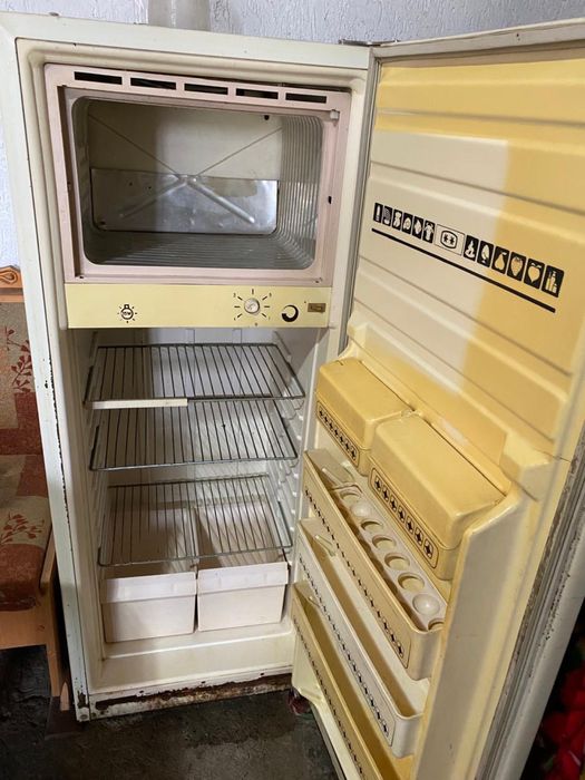 Продам холодильник