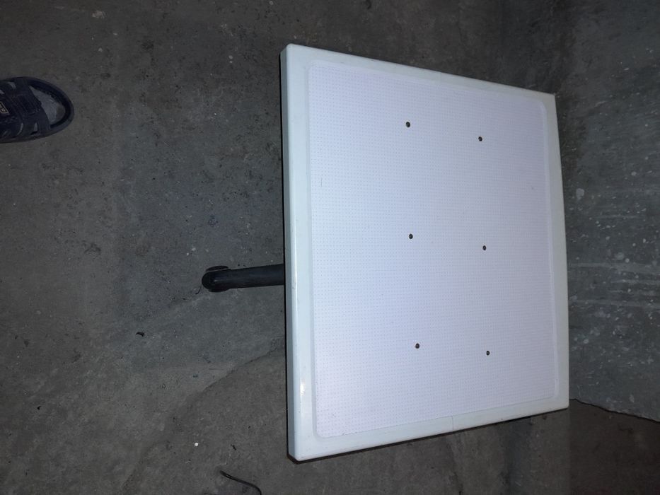 Малка маса за кафе.