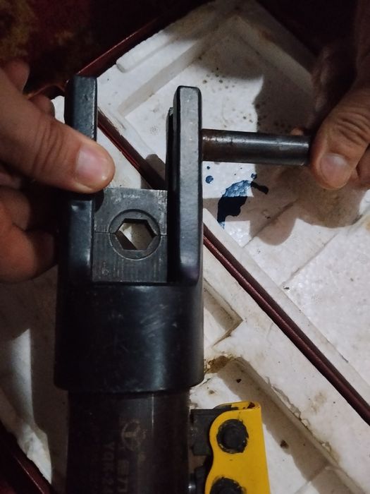 Наканешник прес сотилади