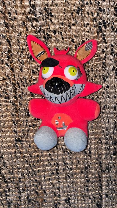 Plus FNAF withered foxy