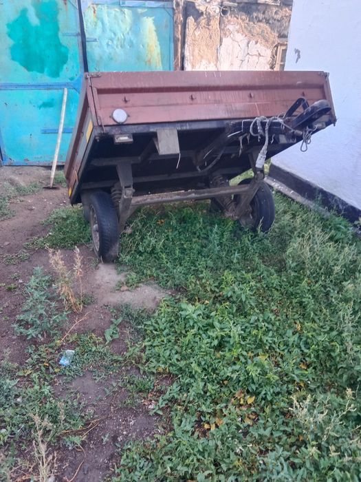 Легковой самосвальный прицеп