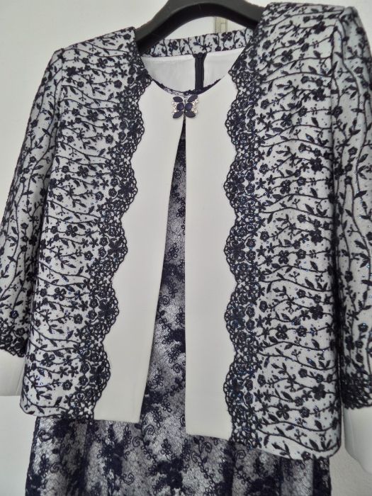 Официална рокля. Фина материя. Изключително елегантна и ефектна.