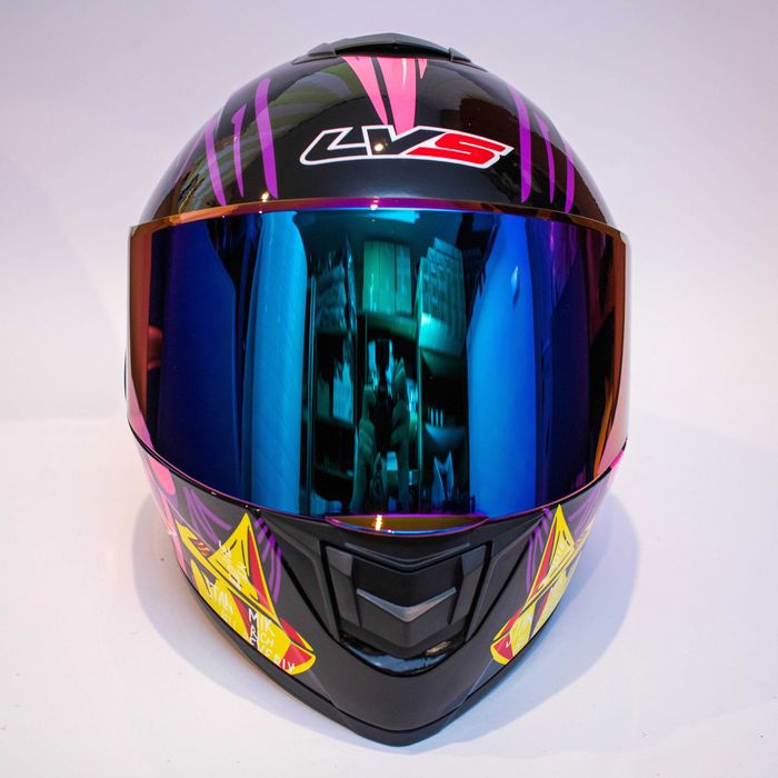 Каска за мотор пистов , скутер , ел. тротинетка др. ( Размер S 55-56 )