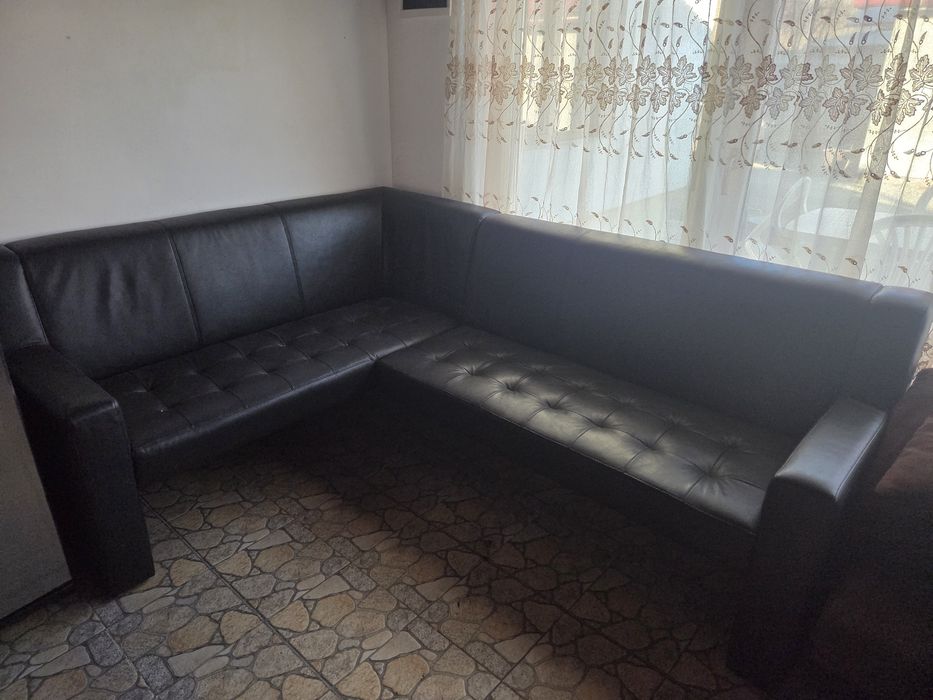 Vând coltar de piele ecologica pt bucatarie. Dim 167/220cm.