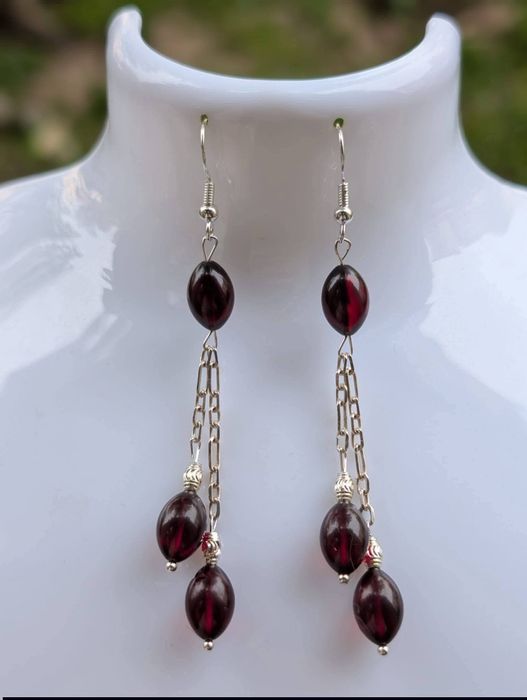 Vechi cercei lungi argint 925, cu picaturi de chihlimbar presat de culoare rosu cherry, stil maslina