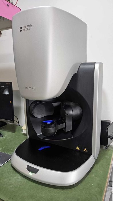 Scanner InEos X5 + Calculator + Soft SW22 - Densply Sirona