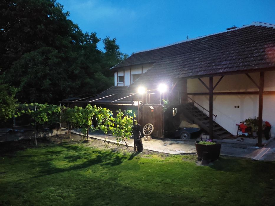 Двуетажна къща . Продава се/Под наем