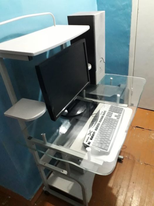 Компьютерный стол