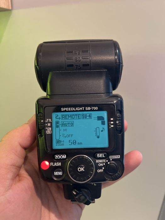Фотовспышка Nikon SB-700 Speedlight